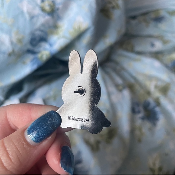 Miffy pin - Picture 2 of 2